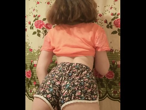 ❤️ Keçika ciwan a seksî li ber kamerayê kurtanên xwe ji xwe dike ️❌ Pornoya malê li ku.pornmega.ru ❌❤