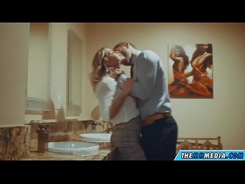 ❤️ Gava ku blondeyek busty we di nav hewşek gelemperî de dixapîne ️❌ Pornoya malê li ku.pornmega.ru ❌❤